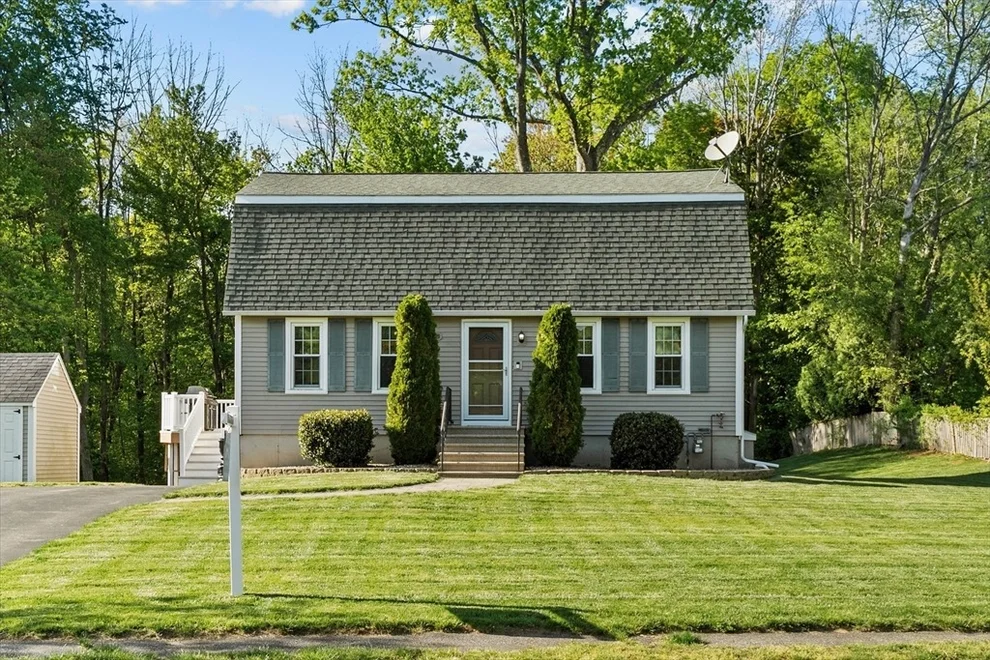 Unit for sale at 9 Buckingham Ln, Haverhill, MA 01835