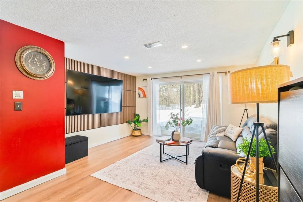 Unit for sale at 602 Franklin Crossing Rd, Franklin, MA 02038