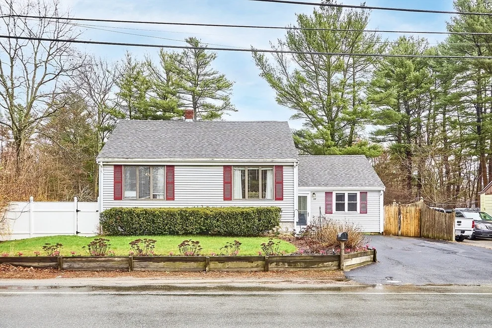 Unit for sale at 182 Pond St, Rockland, MA 02370