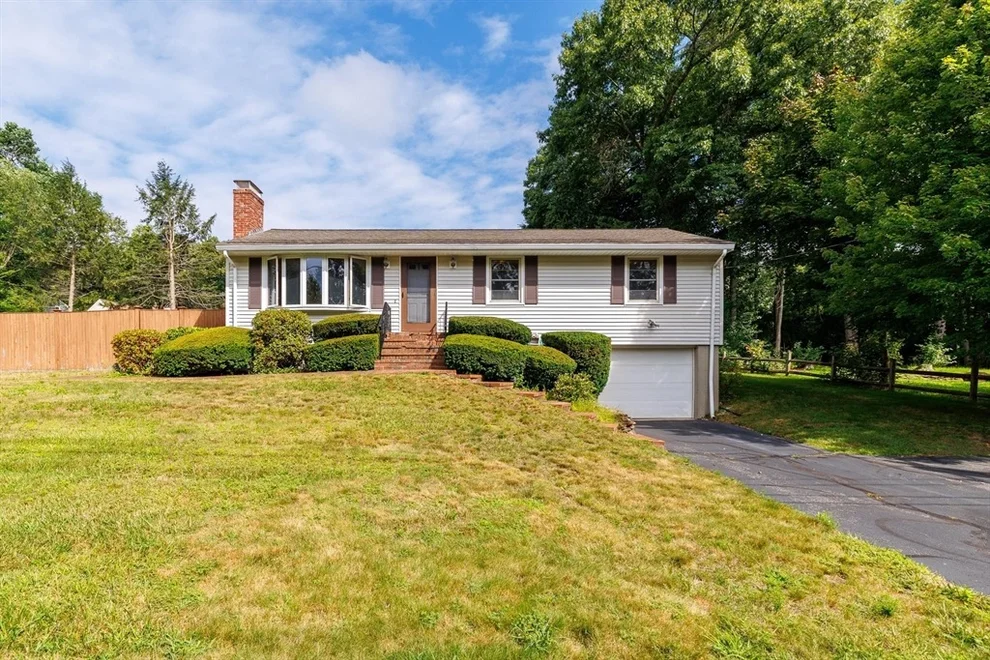 Unit for sale at 8 Beechwood Dr, Rutland, MA 01543
