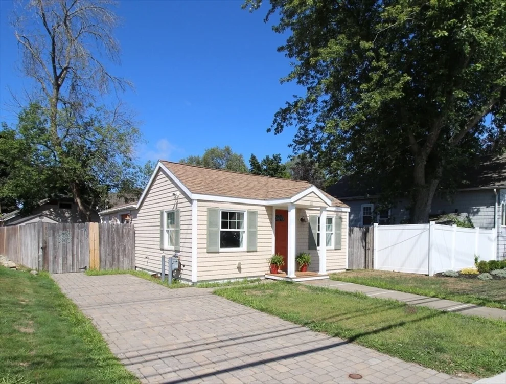Unit for sale at 28 Elm St, Salisbury, MA 01952