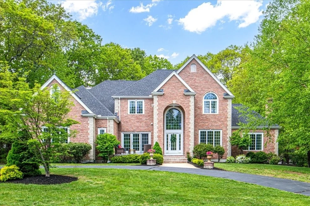 Unit for sale at 38 Lenox Dr, Franklin, MA 02038