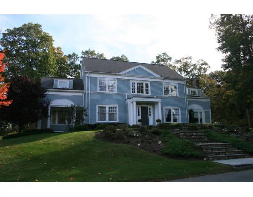 Unit for sale at 1 St Thomas More Dr, Winchester, MA 01890