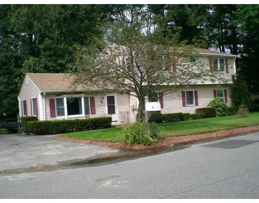 Unit for sale at 8 Meadowvale Rd, Burlington, MA 01803