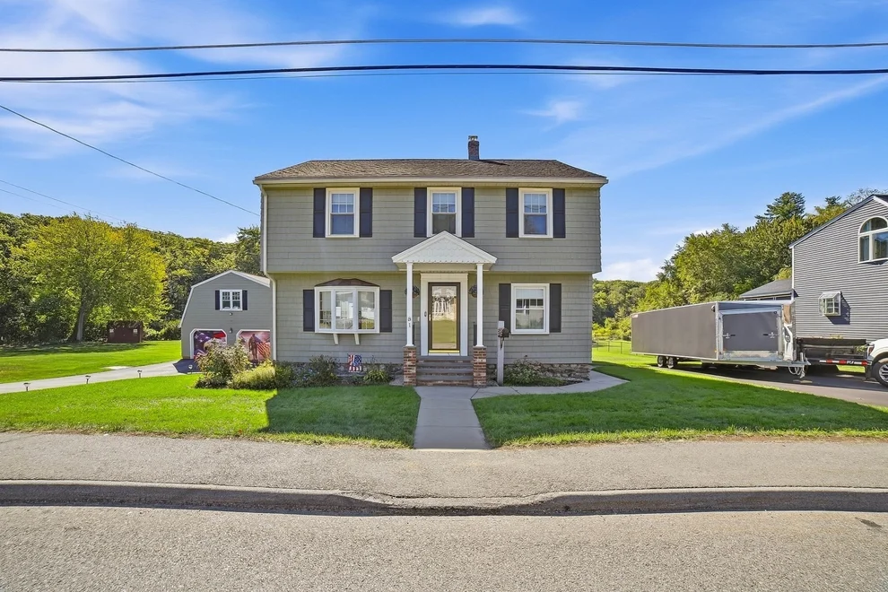 Unit for sale at 81 Rochdale St, Auburn, MA 01501