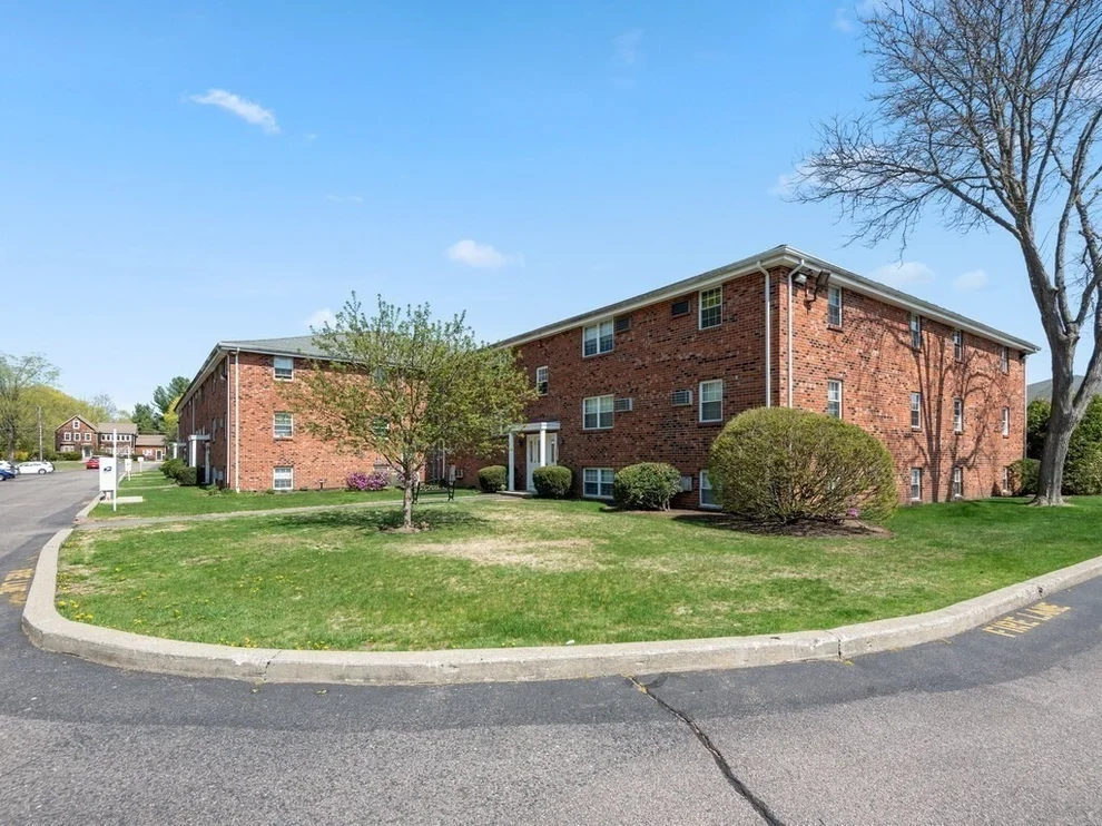 Unit for sale at 89 Pleasant St, Medfield, MA 02052