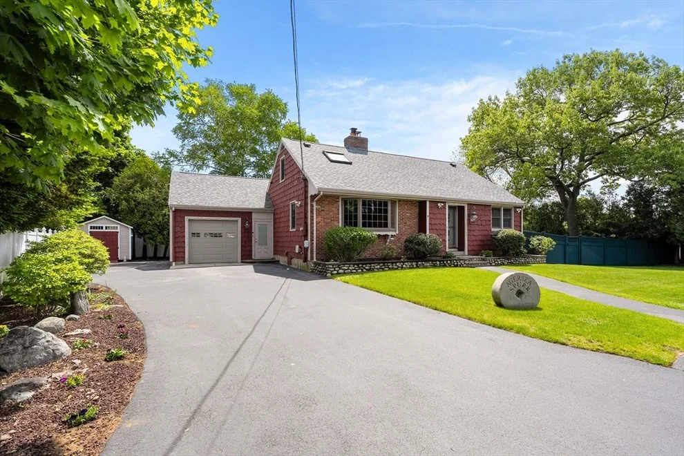 Unit for sale at 4 Farmland Rd, Saugus, MA 01906