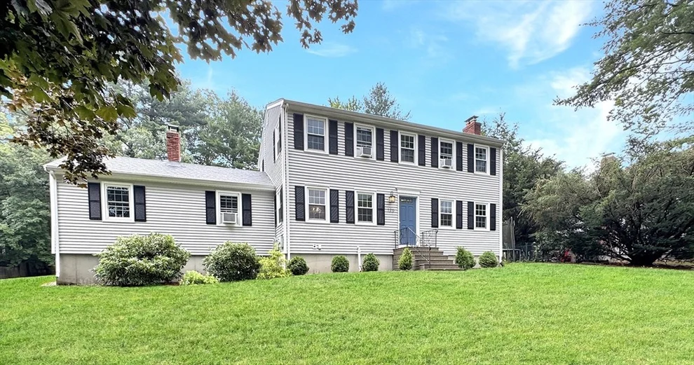 Unit for sale at 125 Longhill Rd, Franklin, MA 02038