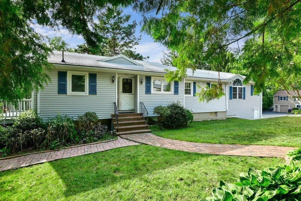Unit for sale at 1 Fairview Ave, Bedford, MA 01730