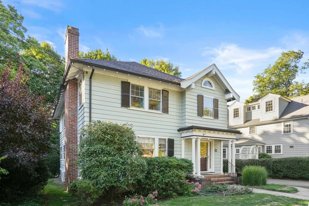 Unit for sale at 11 Stoneleigh Road, Newton, MA 02465