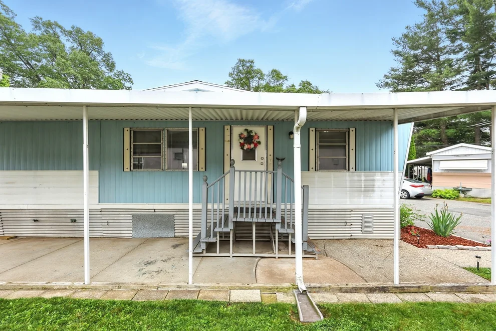 Unit for sale at 404 Southwick Rd, Westfield, MA 01085