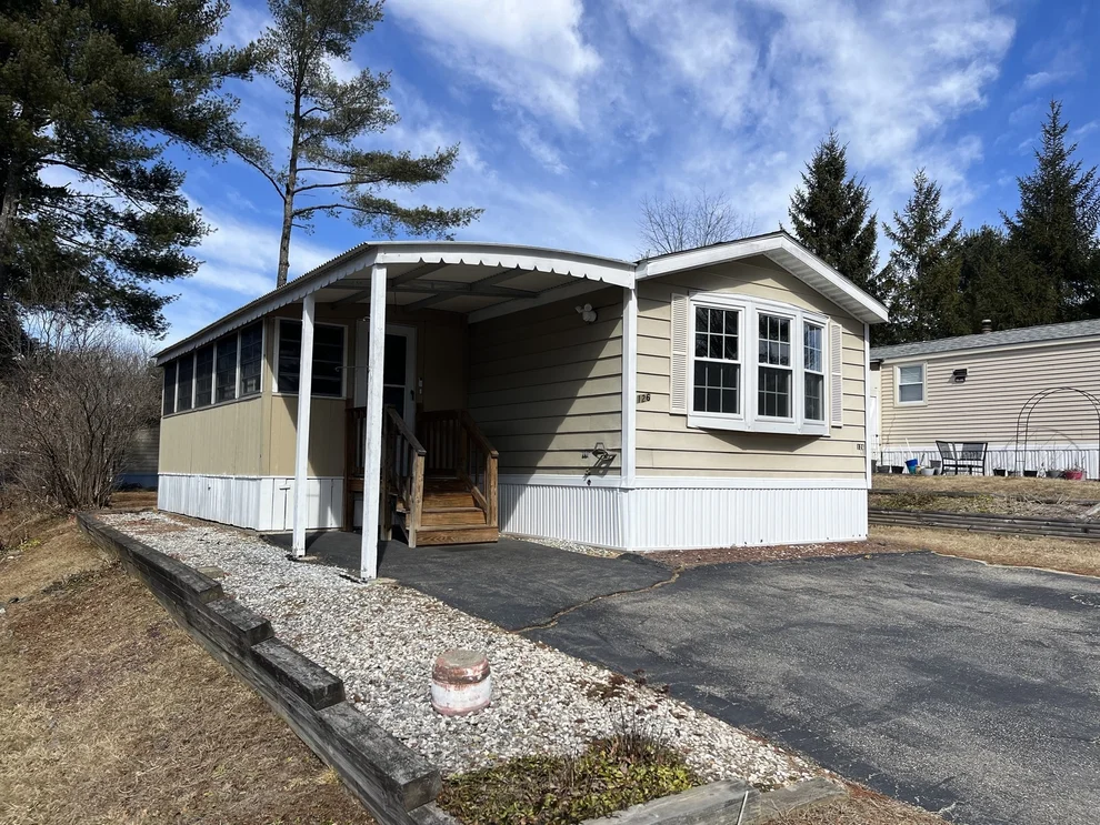 Unit for sale at 126 Pine Ave, Sturbridge, MA 01566