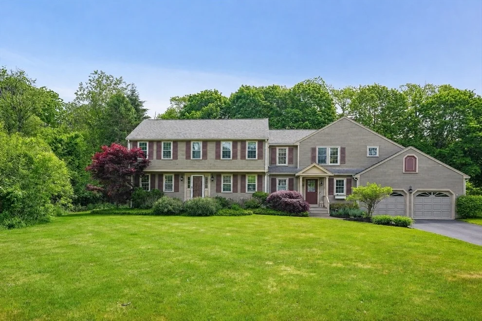 Unit for sale at 2 Berkley Cir, Hingham, MA 02043