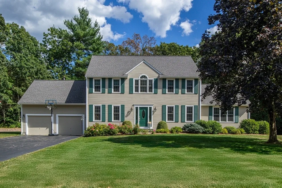 Unit for sale at 39 Shepherd St, Foxboro, MA 02035