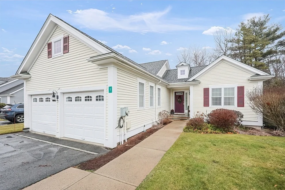 Unit for sale at 7 Sandy Circle, Lakeville, MA 02347