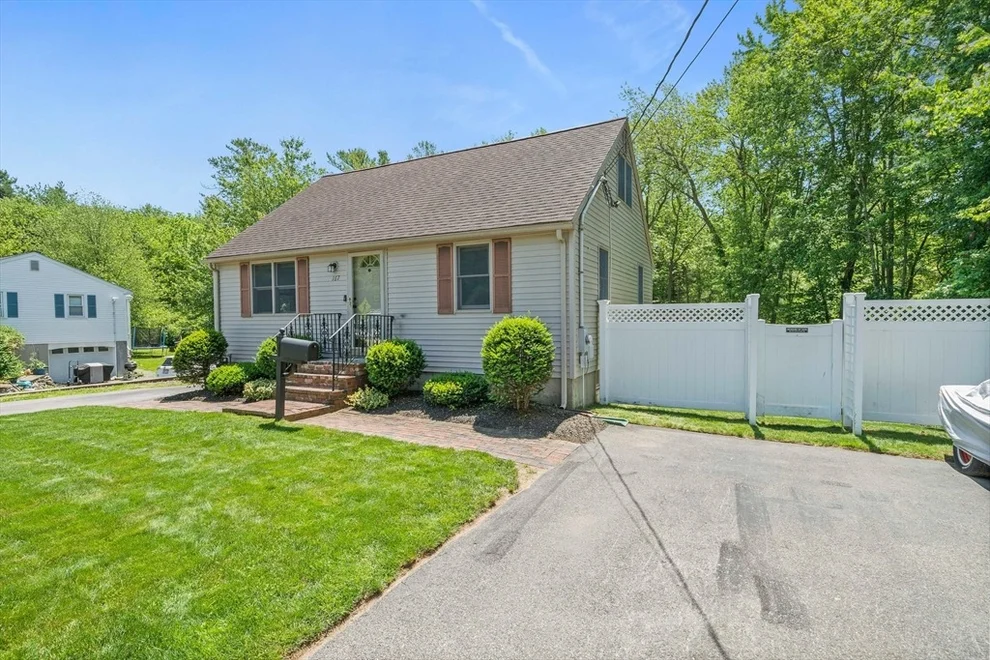 Unit for sale at 167 Green St, Abington, MA 02351