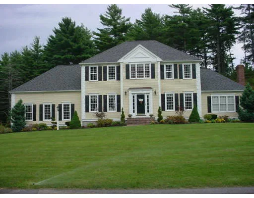 Unit for sale at 54 Round Hill Rd, Kingston, MA 02364