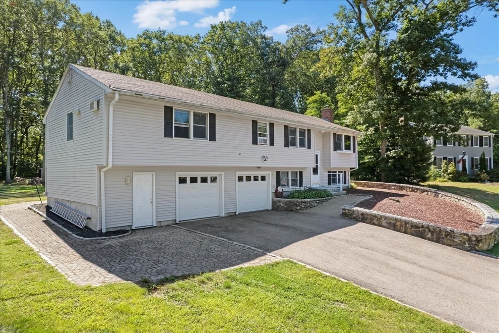 Unit for sale at 59 Southgate Rd, Franklin, MA 02038