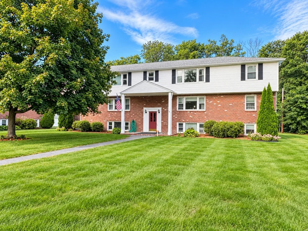 Unit for sale at 91 Elm St, Uxbridge, MA 01569
