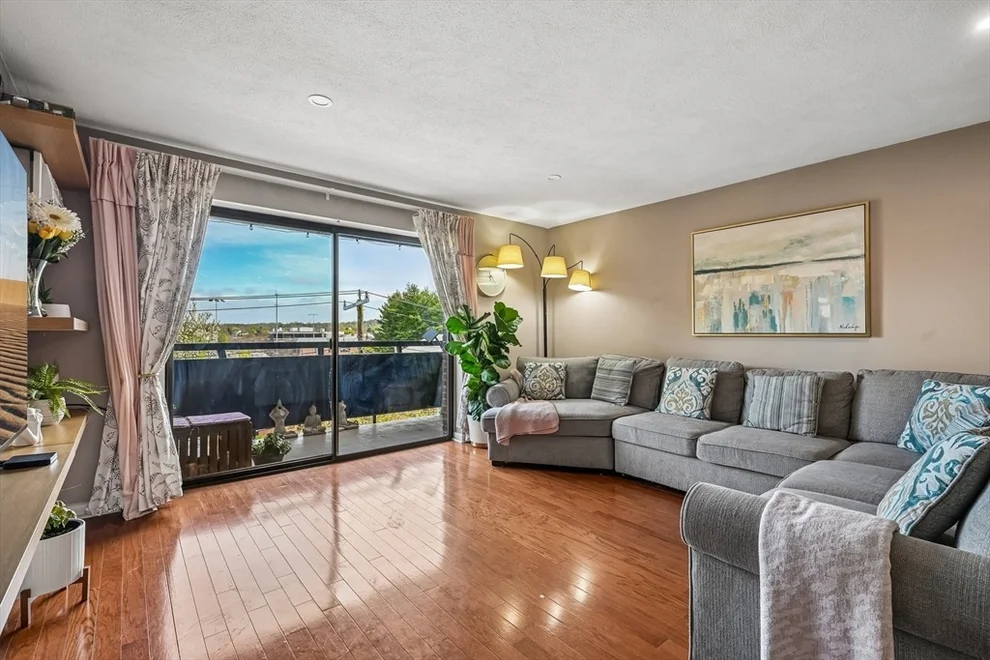 Unit for sale at 32 Whites Ave, Watertown, MA 02472