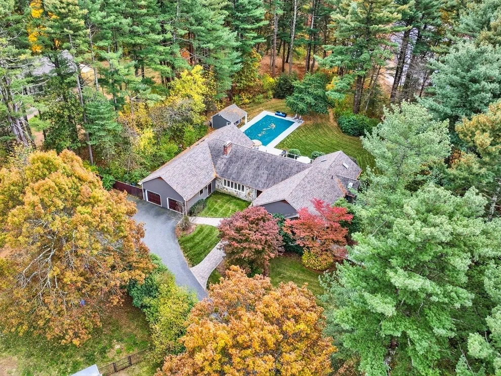 Unit for sale at 13 Old Colony Rd, Foxboro, MA 02035
