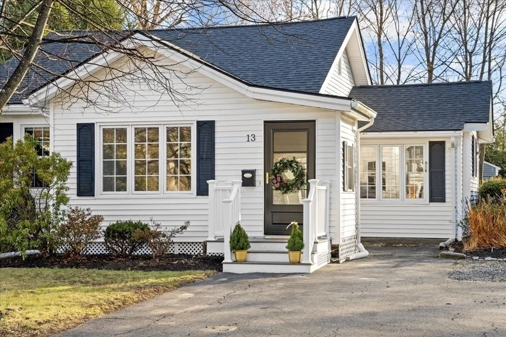 Unit for sale at 13 Kenilworth Road, Shrewsbury, MA 01545