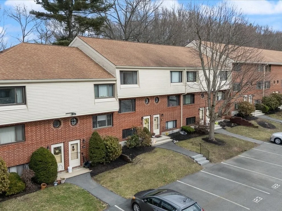 Unit for sale at 35 Sterling Ln, Haverhill, MA 01835