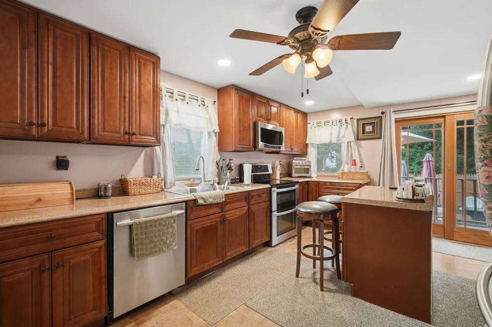 Unit for sale at 28 Dalton Pl, Springfield, MA 01109