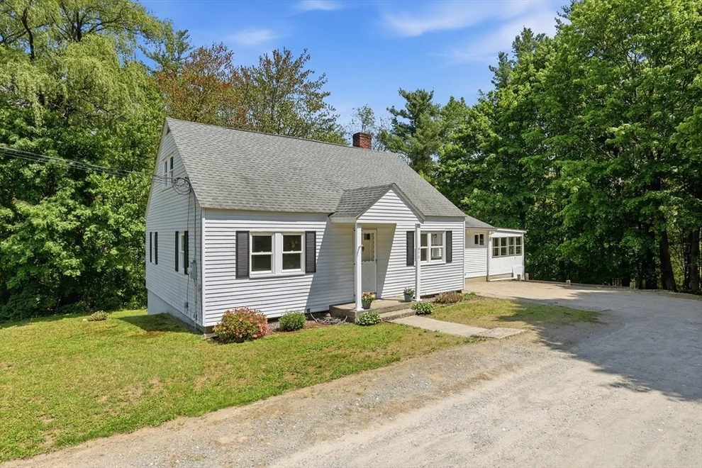 Unit for sale at 572 Massachusetts Ave, Lunenburg, MA 01462
