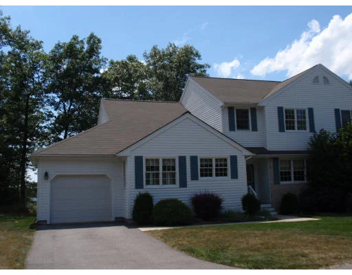 Unit for sale at 7 Oak View Ter, Franklin, MA 02038