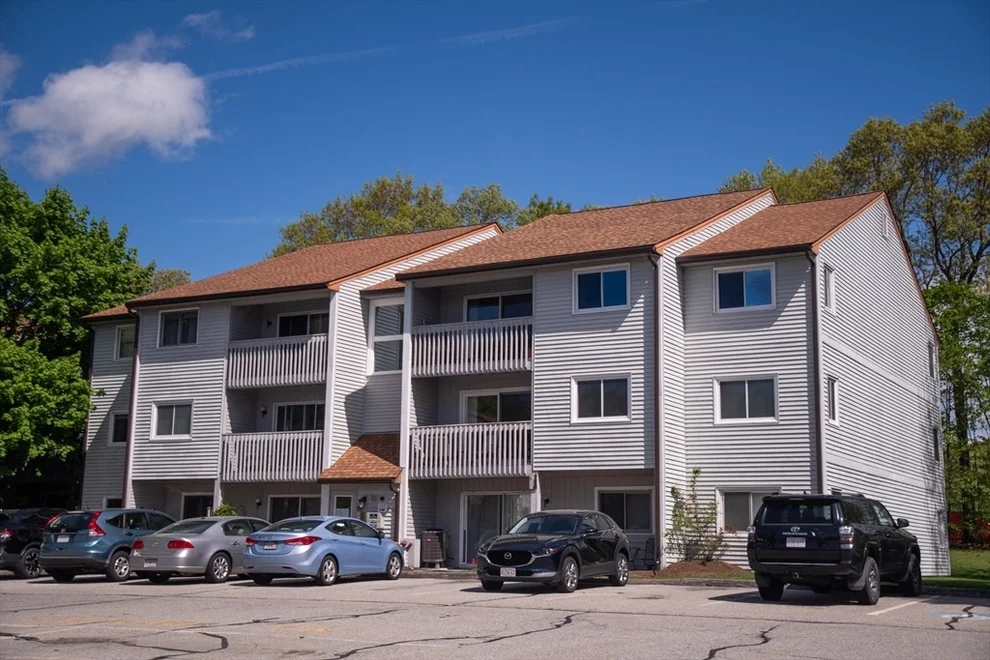 Unit for sale at 1610 Franklin Crossing Rd, Franklin, MA 02038