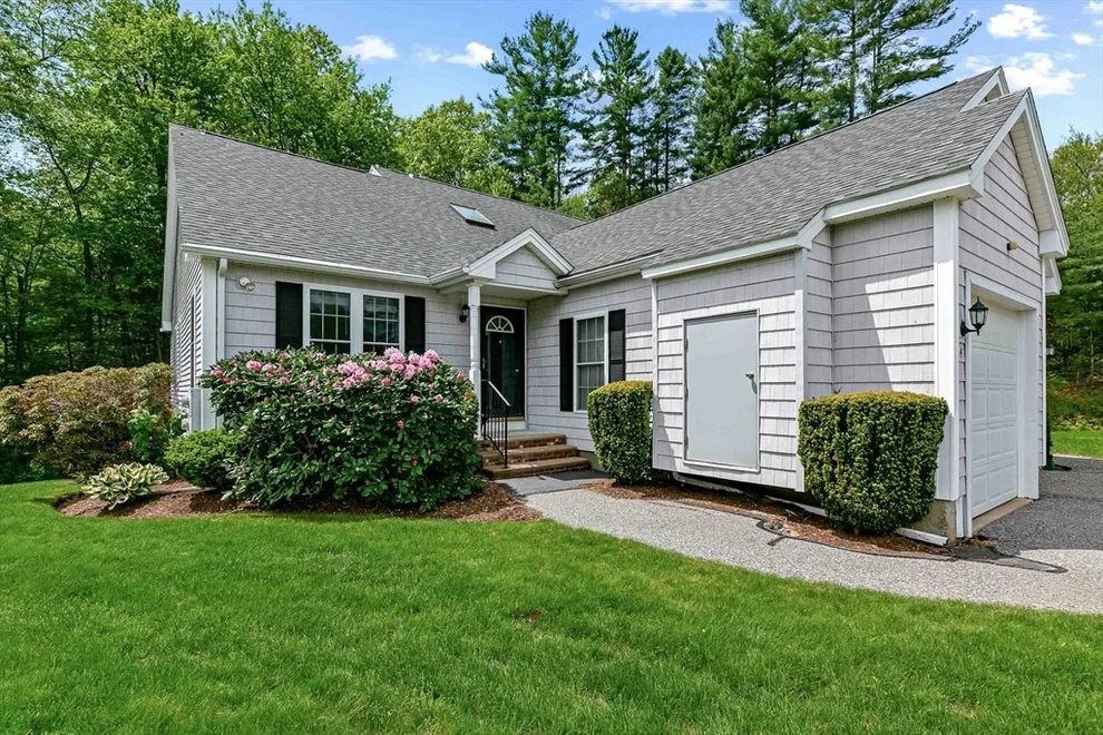 Unit for sale at 14 Hitchin Post Ln, Uxbridge, MA 01569