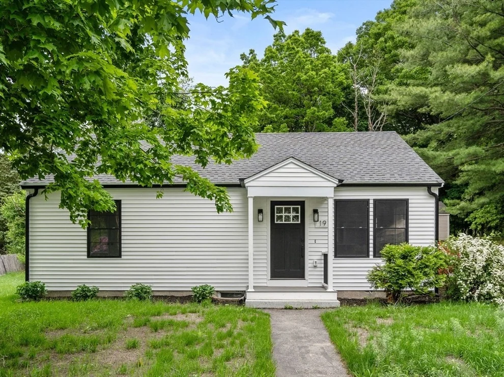 Unit for sale at 19 Whitehorse Rd, Hingham, MA 02043