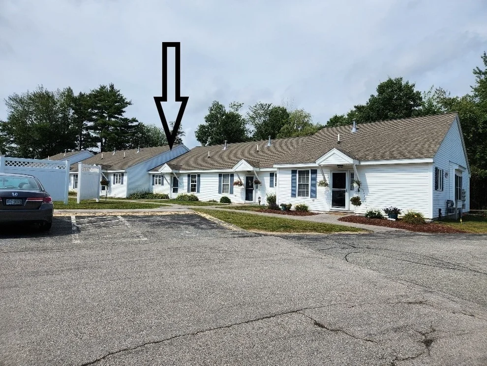 Unit for sale at 491 Mammoth Rd, Londonderry, NH 03053