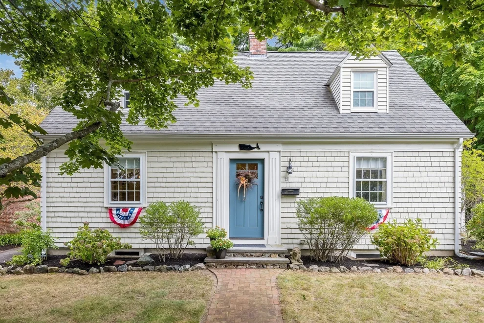 Unit for sale at 21 Bond Street, Reading, MA 01867