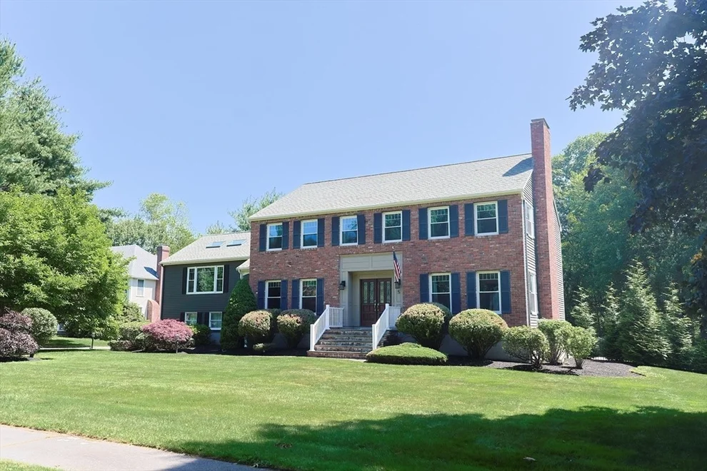 Unit for sale at 5 Windsor Rd, Lynnfield, MA 01940