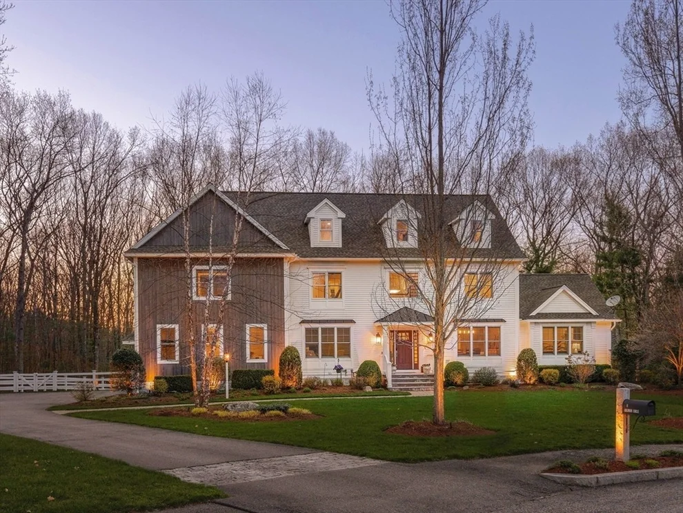 Unit for sale at 8 Goldman Cir, Bedford, MA 01730