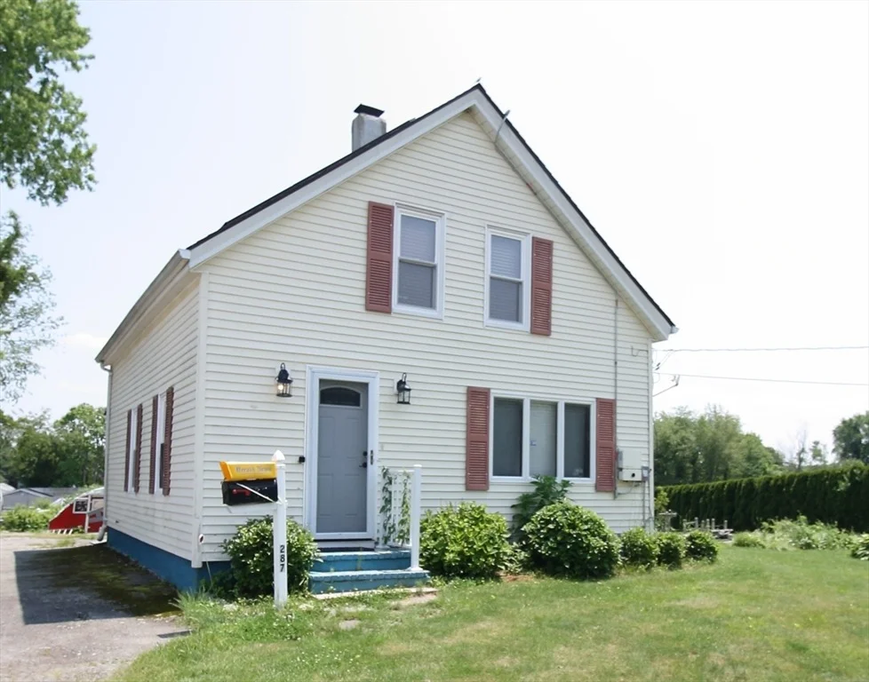 Unit for sale at 287 Bark St, Swansea, MA 02777