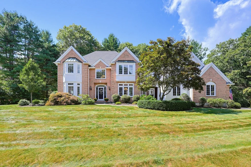 Unit for sale at 23 High Ridge Circle, Franklin, MA 02038