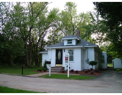 Unit for sale at 4 Oak Ave, North Andover, MA 01845
