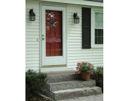 Unit for sale at 8 Kathleen Drive, Exeter, NH 03883