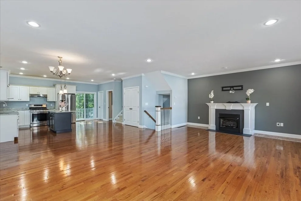 Unit for sale at 52 Compass Pt, North Andover, MA 01845