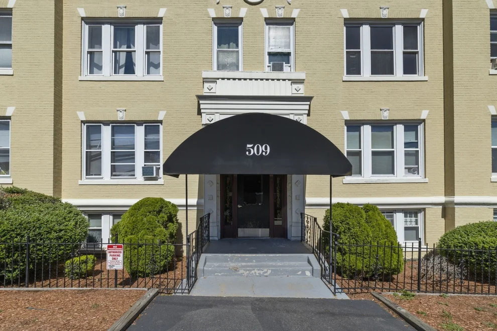 Unit for sale at 509 Pleasant St, Melrose, MA 02176