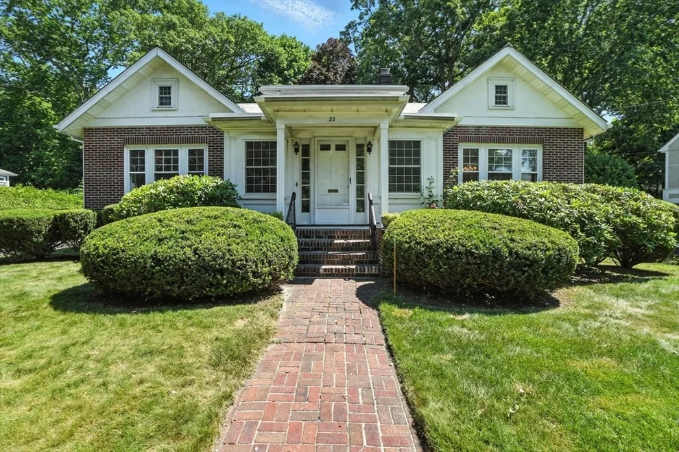 Unit for sale at 22 Stoneleigh Cir, Watertown, MA 02472