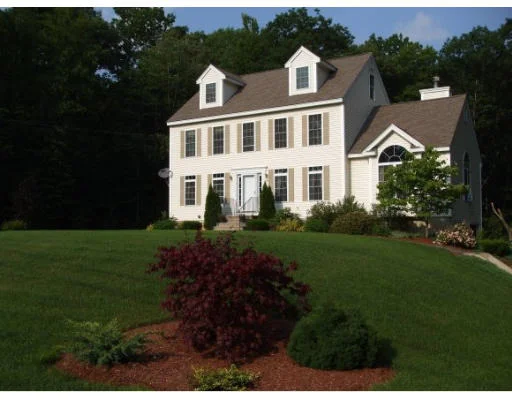 Unit for sale at 32 Lollypop Ln, Danville, NH 03819