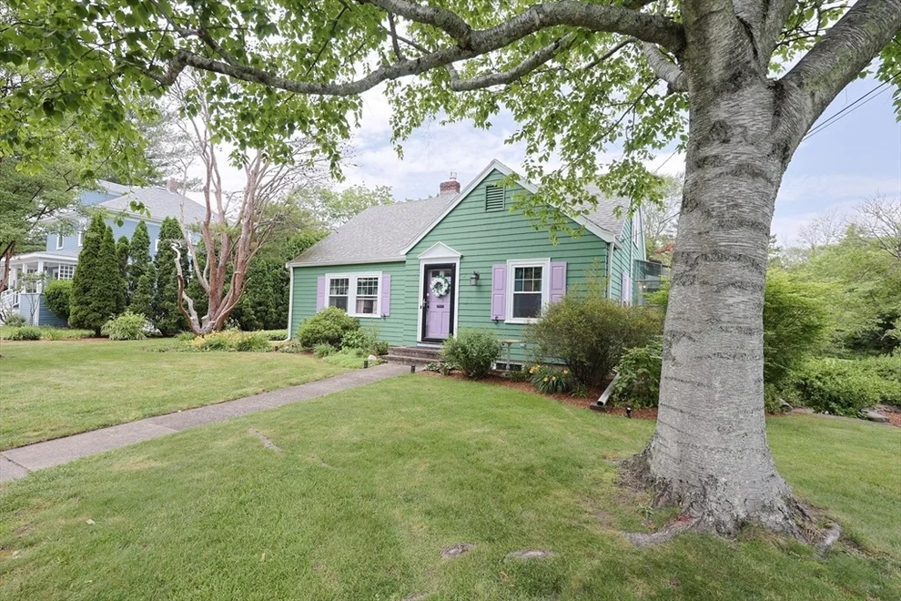 Unit for sale at 8 Hazelwood Ave, Attleboro, MA 02703