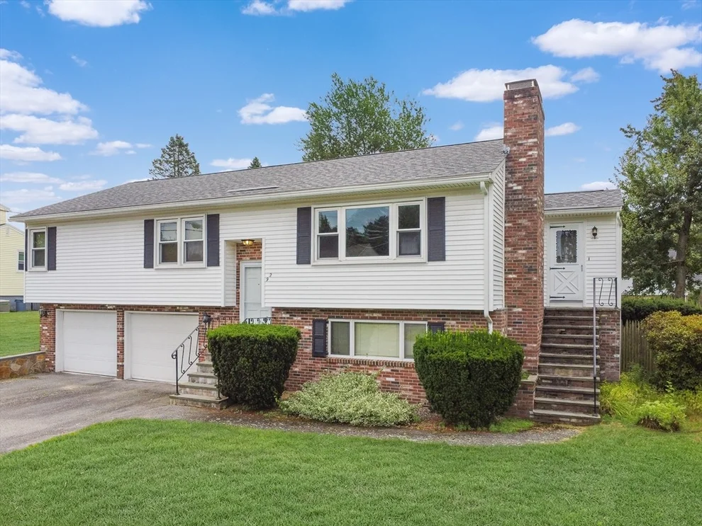 Unit for sale at 92 Martin Ave, North Andover, MA 01845