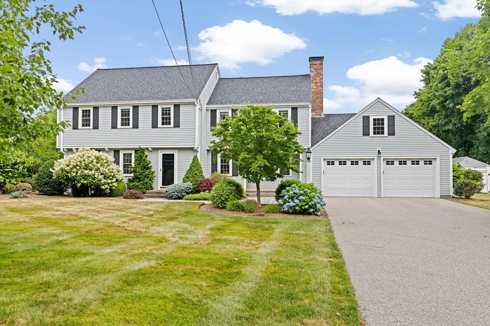 Unit for sale at 6 Craig Ln, Hingham, MA 02043