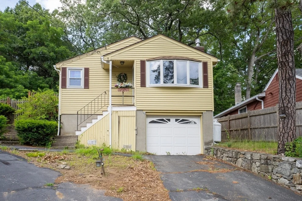 Unit for sale at 164 Lakeshore Dr, Marlborough, MA 01752