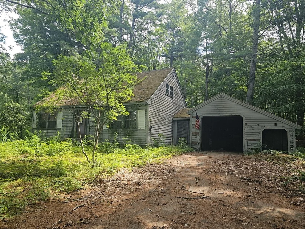 Unit for sale at 278 Central St, Georgetown, MA 01833